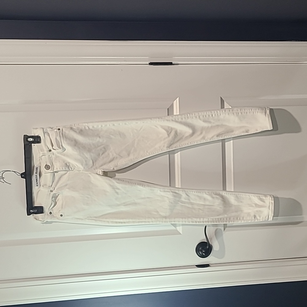 White skinny jeans